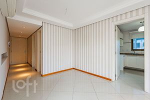 Image 4 - 885112