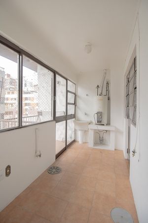 Image 17 - 885114