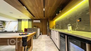 Image 38 - 885118