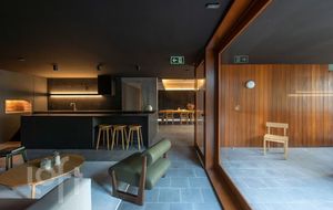 Image 2 - 885122