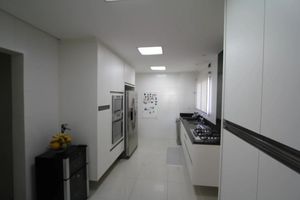 Image 6 - 885124