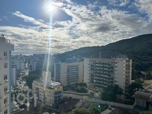 Image 12 - 885125