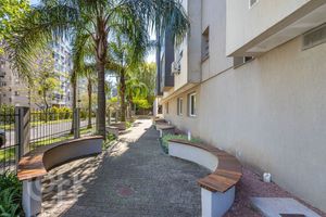 Image 18 - 885129