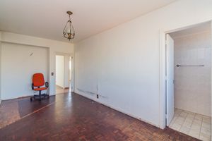 Image 17 - 885135