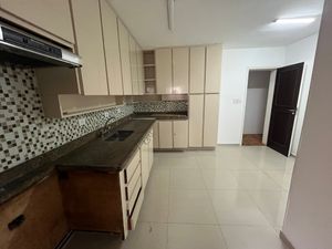 Image 18 - 885136