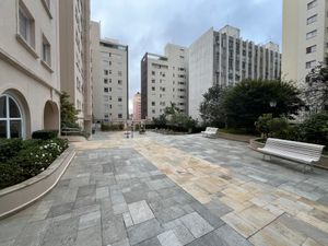 Image 24 - 885136