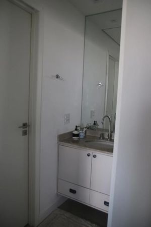 Image 10 - 885152