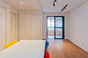 Image 1 - 885153