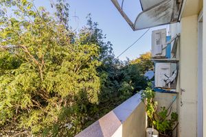 Image 11 - 885163