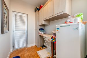 Image 19 - 885164