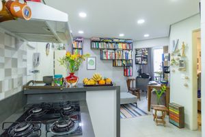 Image 11 - 885165