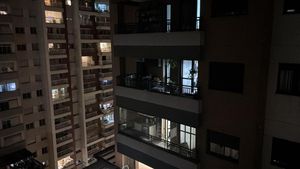 Image 0 - 885165