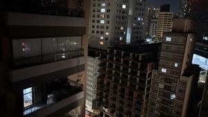 Image 9 - 885165