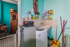 Image 23 - 885168