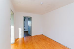 Image 4 - 885173