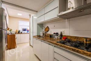 Image 6 - 885175