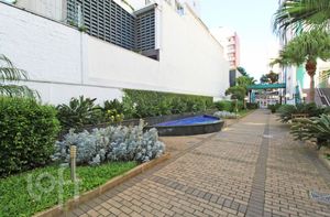 Image 33 - 885175
