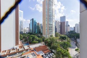 Image 12 - 885179