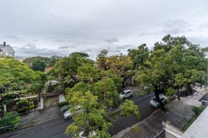Image 19 - 885190