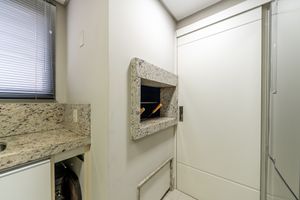 Image 21 - 885190