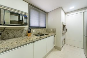 Image 23 - 885190