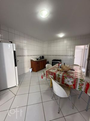 Image 4 - 885194