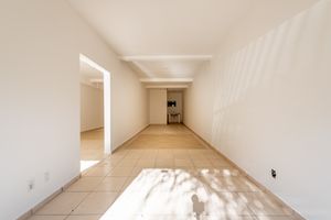 Image 38 - 885195