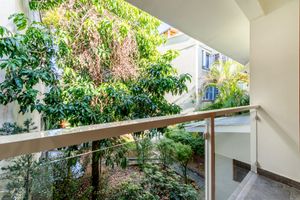 Image 21 - 885195