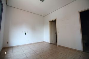 Image 10 - 885251