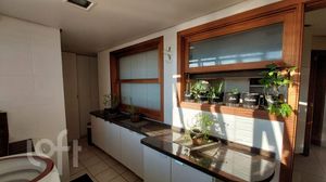 Image 19 - 885266