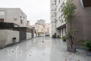 Image 19 - 885285