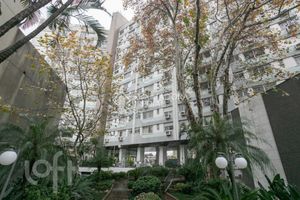 Image 21 - 885285