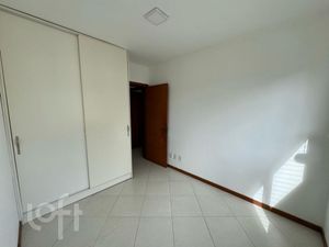 Image 13 - 885298