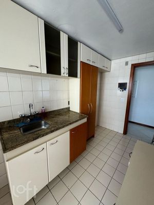 Image 25 - 885298