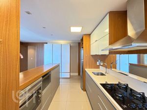Image 9 - 885305