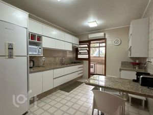 Image 11 - 885307