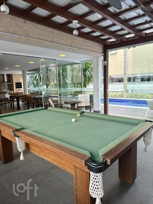 Image 9 - 885310