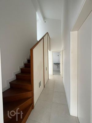 Image 19 - 885310