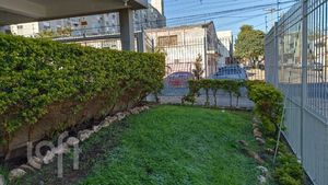 Image 40 - 885312