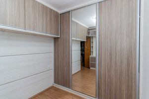 Image 6 - 885318