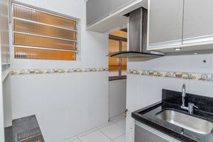 Image 14 - 885318