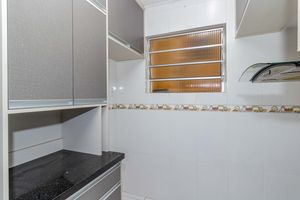 Image 15 - 885318