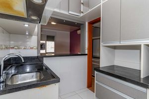 Image 17 - 885318