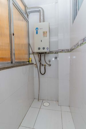 Image 18 - 885318