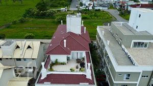 Image 8 - 885325