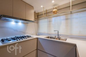 Image 31 - 885326