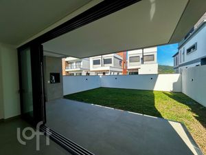 Image 6 - 885329