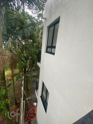 Image 21 - 885335