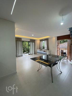 Image 16 - 885335