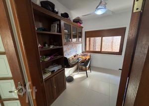 Image 9 - 885337